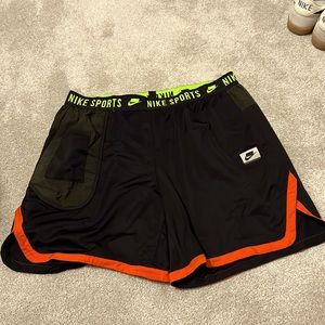 Nike men’s shorts XL